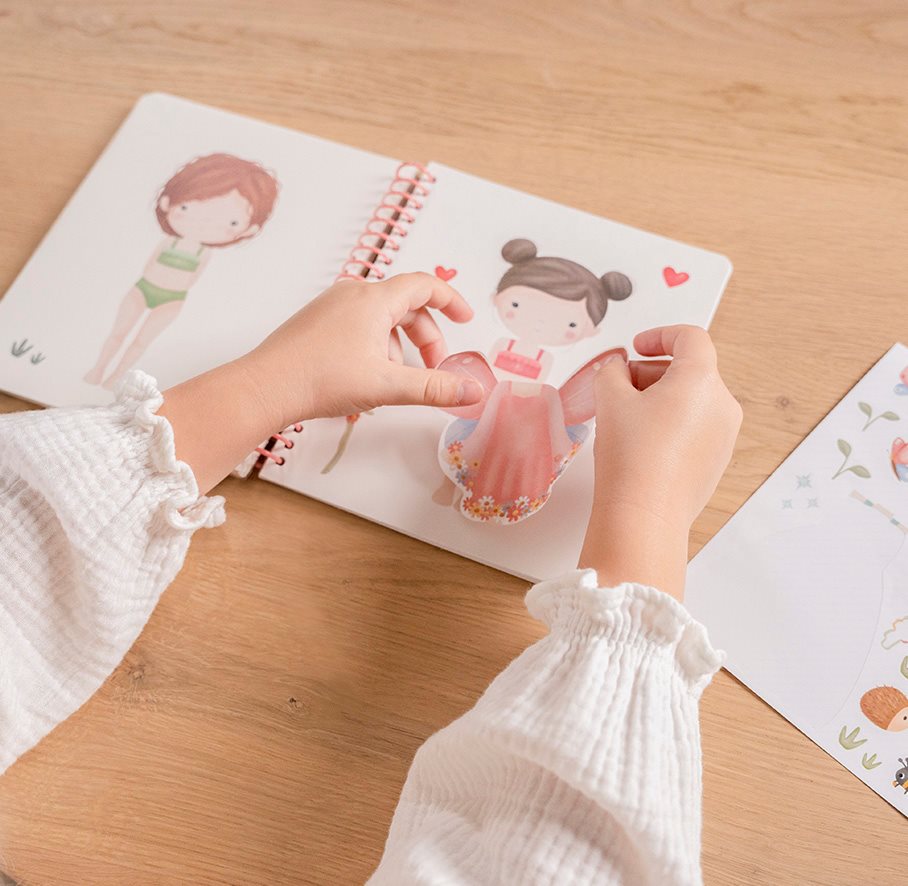 Aankleed- en stickerboek Rosa & Friends - Afbeelding 4