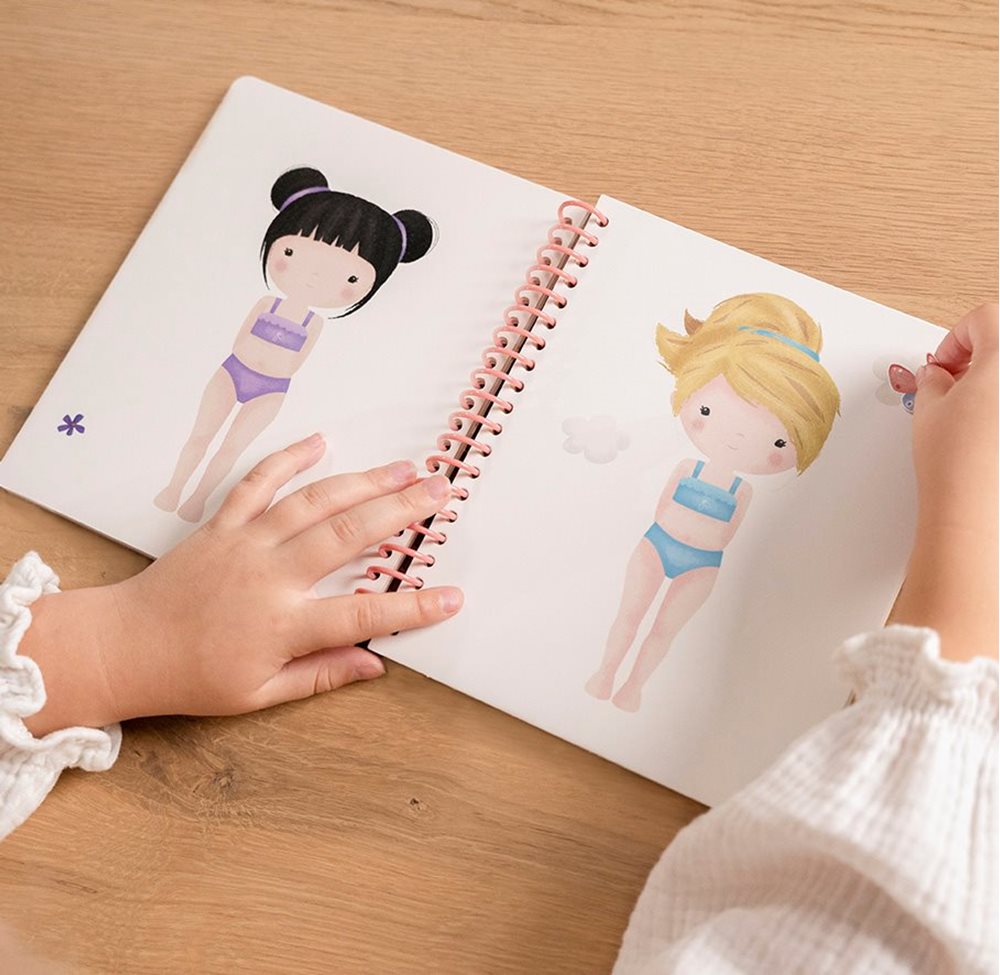 Aankleed- en stickerboek Rosa & Friends - Afbeelding 3