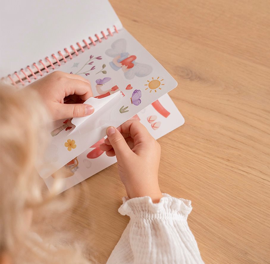 Aankleed- en stickerboek Rosa & Friends - Afbeelding 5