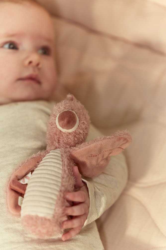 Knijpspeeltje met rammel Flamingo - Safari Friends GRS - Afbeelding 2